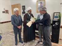 دیدار فرماندار و امام جمعه شهرستان با خانواده‌های معظم شهدای قهرمانی و رجبی
