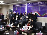 تکریم فرماندار شهرستان رباط‌کریم از بانوان شاغل در فرمانداری