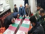 وداع استاندارتهران وفرماندار رباط‌کریم امام جمعه شهر پرند سرهنگ شهیری وارشدی با 2شهید گمنام ومدافع حرم