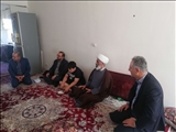 فرماندار در منزل خانواده ای که دارای فرزند اوتیسم است حضور پیدا کرد 